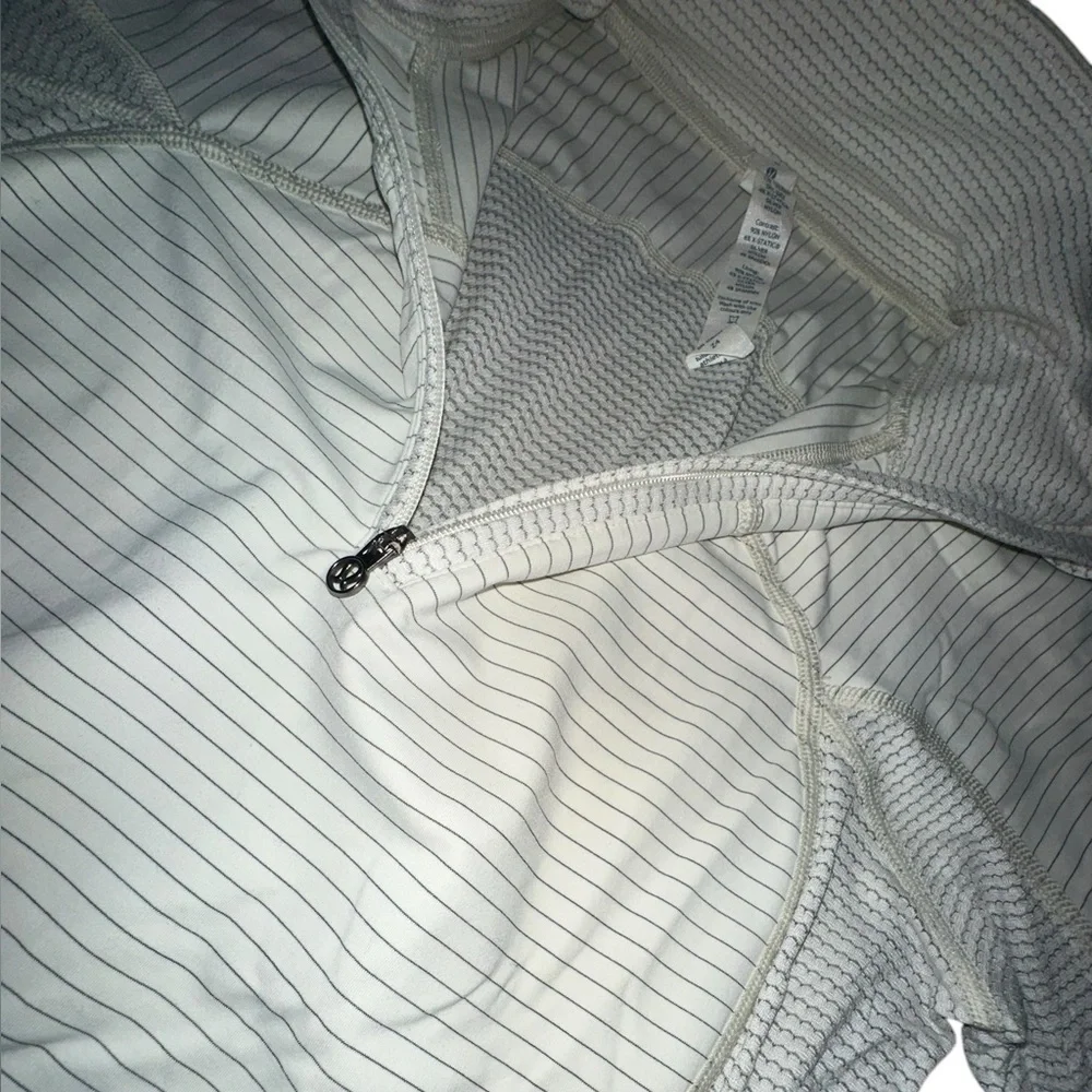 Lululemon Run For Gold 1/2 Zip - Picture 15 of 16